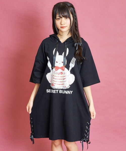 Secret Honey（シークレットハニー）の「パンケーキうさぎフード付ビッグTシャツ（Tシャツ/カットソー・レディース・ブラック/ピンク/ワインレッド・FREE）」の2枚目の写真