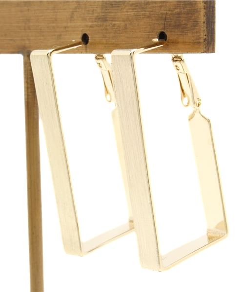 CIAOPANIC（チャオパニック）の「【Ciaopanic】長方形ピアス（ピアス（両耳用）・レディース・ゴールド・FREE）」の2枚目の写真