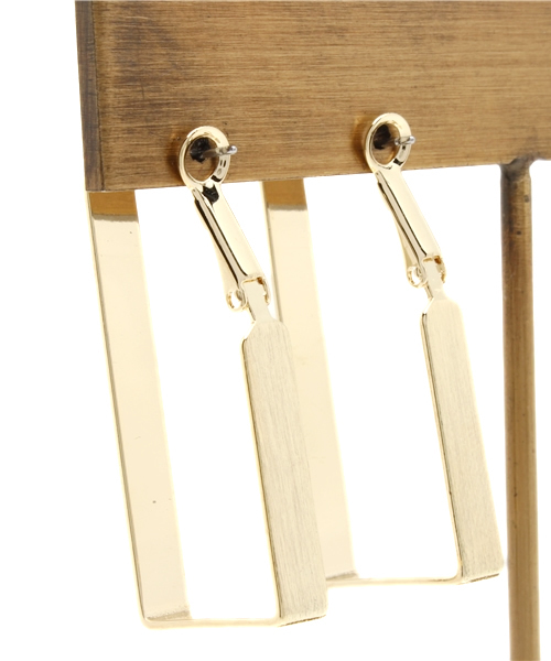 CIAOPANIC（チャオパニック）の「【Ciaopanic】長方形ピアス（ピアス（両耳用）・レディース・ゴールド・FREE）」の3枚目の写真