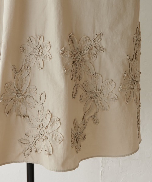 BEARDSLEY（ビアズリー）の「テープ刺繍ニットパーカー（パーカー・レディース・サンドベージュ/ネイビー・FREE）」の8枚目の写真