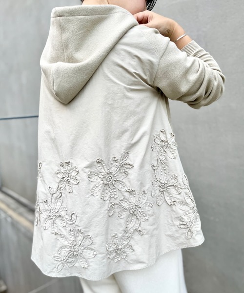 BEARDSLEY（ビアズリー）の「テープ刺繍ニットパーカー（パーカー・レディース・サンドベージュ/ネイビー・FREE）」の16枚目の写真