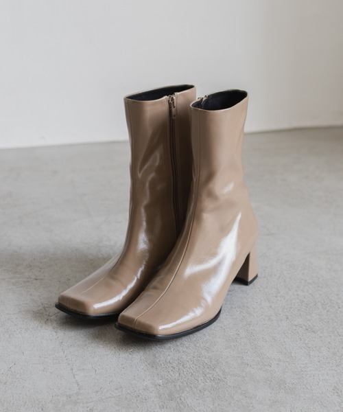 Kastane(カスタネ)の「ソフトレザースクエアブーツ(ブーツ・レディース・ブラック/グレイッシュベージュ/アイボリー・37/38/39)」の3枚目の写真