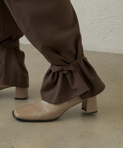 Kastane(カスタネ)の「ソフトレザースクエアブーツ(ブーツ・レディース・ブラック/グレイッシュベージュ/アイボリー・37/38/39)」の4枚目の写真