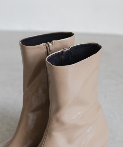 Kastane(カスタネ)の「ソフトレザースクエアブーツ(ブーツ・レディース・ブラック/グレイッシュベージュ/アイボリー・37/38/39)」の6枚目の写真