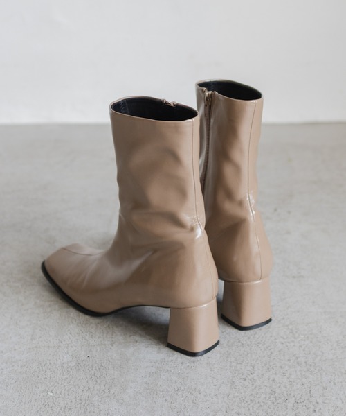 Kastane(カスタネ)の「ソフトレザースクエアブーツ(ブーツ・レディース・ブラック/グレイッシュベージュ/アイボリー・37/38/39)」の10枚目の写真