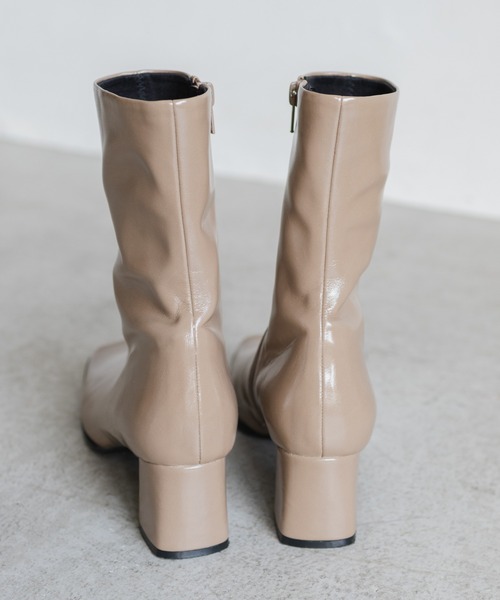 Kastane(カスタネ)の「ソフトレザースクエアブーツ(ブーツ・レディース・ブラック/グレイッシュベージュ/アイボリー・37/38/39)」の11枚目の写真