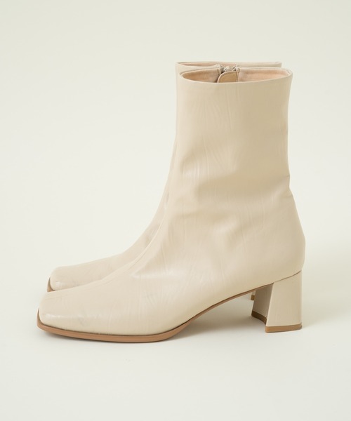 Kastane(カスタネ)の「ソフトレザースクエアブーツ(ブーツ・レディース・ブラック/グレイッシュベージュ/アイボリー・37/38/39)」の16枚目の写真