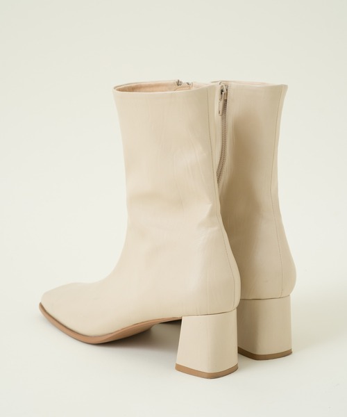 Kastane(カスタネ)の「ソフトレザースクエアブーツ(ブーツ・レディース・ブラック/グレイッシュベージュ/アイボリー・37/38/39)」の17枚目の写真