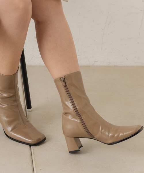 Kastane(カスタネ)の「ソフトレザースクエアブーツ(ブーツ・レディース・ブラック/グレイッシュベージュ/アイボリー・37/38/39)」の22枚目の写真