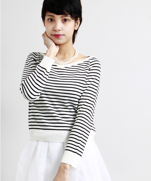 WEGO（ウィゴー）の「WEGO/オフショルVネックニット（ニット/セーター・レディース・ホワイト/ホワイト系その他/ブラック系その他/サックスブルー/ブルー系その他/トリコロール・FREE）」の3枚目の写真