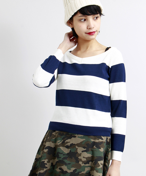 WEGO（ウィゴー）の「WEGO/オフショルVネックニット（ニット/セーター・レディース・ホワイト/ホワイト系その他/ブラック系その他/サックスブルー/ブルー系その他/トリコロール・FREE）」の5枚目の写真