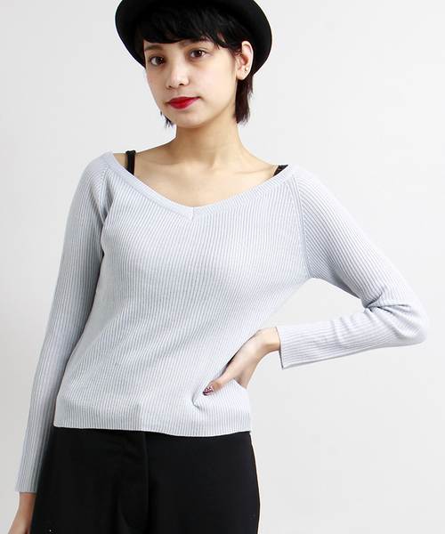 WEGO（ウィゴー）の「WEGO/オフショルVネックニット（ニット/セーター・レディース・ホワイト/ホワイト系その他/ブラック系その他/サックスブルー/ブルー系その他/トリコロール・FREE）」の4枚目の写真