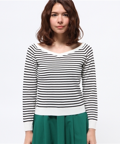 WEGO（ウィゴー）の「WEGO/オフショルVネックニット（ニット/セーター・レディース・ホワイト/ホワイト系その他/ブラック系その他/サックスブルー/ブルー系その他/トリコロール・FREE）」の8枚目の写真