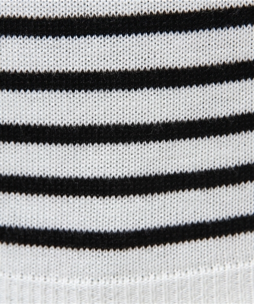 WEGO（ウィゴー）の「WEGO/オフショルVネックニット（ニット/セーター・レディース・ホワイト/ホワイト系その他/ブラック系その他/サックスブルー/ブルー系その他/トリコロール・FREE）」の7枚目の写真