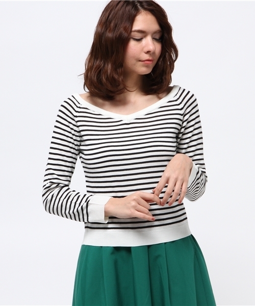 WEGO（ウィゴー）の「WEGO/オフショルVネックニット（ニット/セーター・レディース・ホワイト/ホワイト系その他/ブラック系その他/サックスブルー/ブルー系その他/トリコロール・FREE）」の17枚目の写真