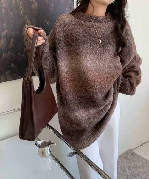 emi+（エミプラス）の「グラデーションカラーニットプルオーバー（ニット/セーター・レディース・パープル/グレー/ブルー/ブラウン/ブルーグレー/カーキ/キャメル/ライトカーキ・FREE）」の4枚目の写真