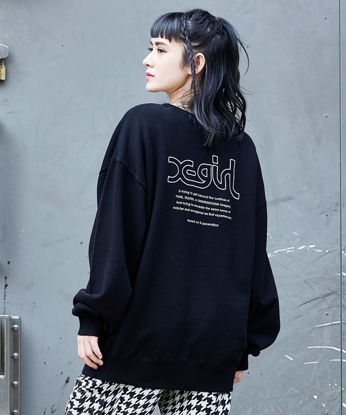 X-girl（エックスガール）の「WEB限定｜WORDS LOGO WIDE CREW