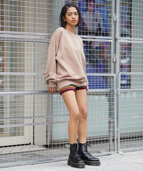 X-girl（エックスガール）の「WEB限定｜WORDS LOGO WIDE CREW SWEAT TOP（スウェット・レディース・ブラック/ベージュ/アッシュ・ONE SIZE）」の20枚目の写真