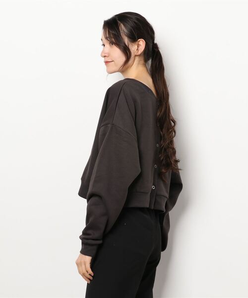 CHILLE（チル）の「裏毛2WAYクロップドトップスカットソー（スウェット・レディース・ブルー/アイボリー/スミクロ・FREE）」の5枚目の写真