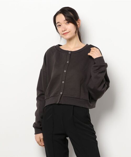 CHILLE（チル）の「裏毛2WAYクロップドトップスカットソー（スウェット・レディース・ブルー/アイボリー/スミクロ・FREE）」の4枚目の写真