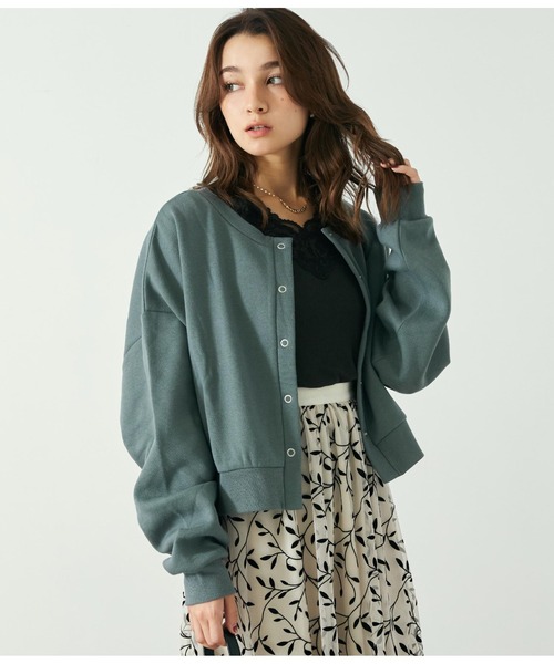 CHILLE（チル）の「裏毛2WAYクロップドトップスカットソー（スウェット・レディース・ブルー/アイボリー/スミクロ・FREE）」の3枚目の写真