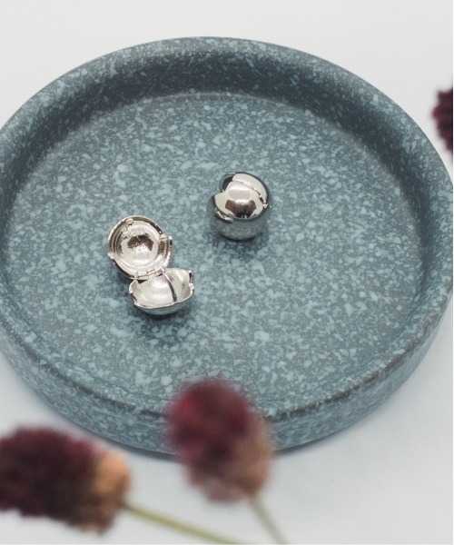 yu-ka（ユーカ）の「YU-KA : ワンタッチボールピアス（ピアス（両耳用）・レディース・シルバー/ゴールド・ONE SIZE）」の5枚目の写真