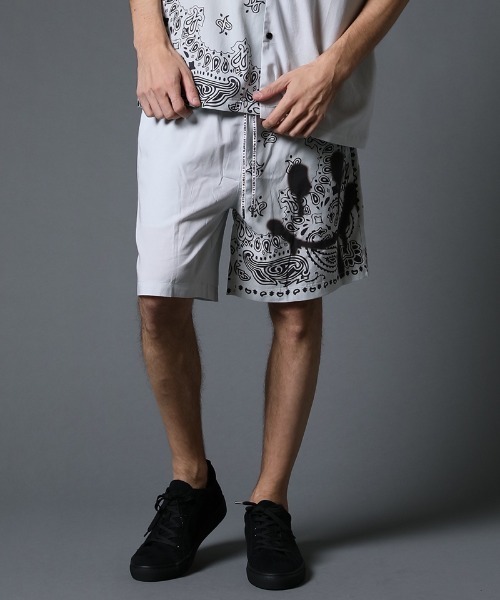 STUD MUFFIN(スタッドマフィン)の「mp9545-バンダナ柄-無地TRサテン バミューダパンツ(その他パンツ・メンズ・ライトグレー/ブラック・2/3)」の1枚目の写真