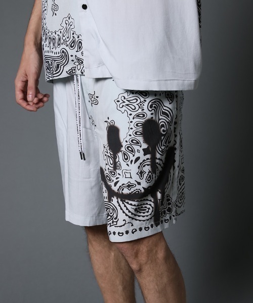 STUD MUFFIN(スタッドマフィン)の「mp9545-バンダナ柄-無地TRサテン バミューダパンツ(その他パンツ・メンズ・ライトグレー/ブラック・2/3)」の12枚目の写真