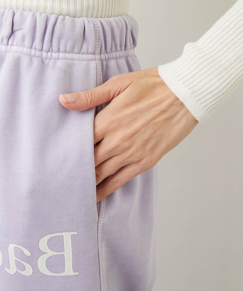 Whim Gazette（ウィムガゼット）の「【StandAlone】ロゴスウェットパンツ（スウェットパンツ・レディース・バイオレット・2）」の3枚目の写真