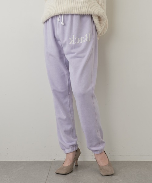 Whim Gazette（ウィムガゼット）の「【StandAlone】ロゴスウェットパンツ（スウェットパンツ・レディース・バイオレット・2）」の2枚目の写真