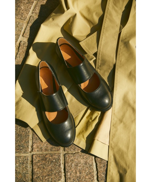 BLACK BY MOUSSY(ブラックバイマウジー)の「round toe shoes(ラウンドトゥシューズ)(その他シューズ・レディース・ベージュ/ブラック・37/38/36)」の2枚目の写真