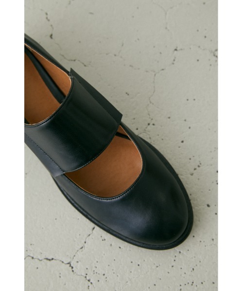 BLACK BY MOUSSY(ブラックバイマウジー)の「round toe shoes(ラウンドトゥシューズ)(その他シューズ・レディース・ベージュ/ブラック・37/38/36)」の6枚目の写真