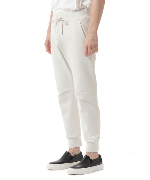 ATTACHMENT(アタッチメント)の「フルダルダンボールニット ジョガーパンツ / DOUBLE KNIT LOUNGE PANTS(スウェットパンツ・メンズ・ブラック/オフホワイト・1/2/3)」の3枚目の写真
