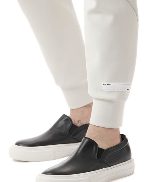 ATTACHMENT(アタッチメント)の「フルダルダンボールニット ジョガーパンツ / DOUBLE KNIT LOUNGE PANTS(スウェットパンツ・メンズ・ブラック/オフホワイト・1/2/3)」の9枚目の写真