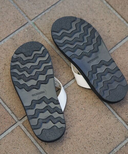 CAMINANDO（カミナンド）の「CAMINANDO/カミナンド　 THONG SLIDES トングスライド　レザービーチサンダル　2216W（サンダル・レディース・ホワイト/ブラック・5/6/7/8）」の9枚目の写真