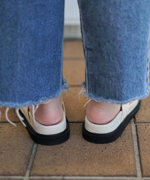 CAMINANDO（カミナンド）の「CAMINANDO/カミナンド　 THONG SLIDES トングスライド　レザービーチサンダル　2216W（サンダル・レディース・ホワイト/ブラック・5/6/7/8）」の16枚目の写真