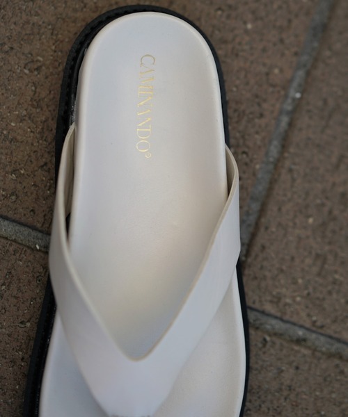 CAMINANDO（カミナンド）の「CAMINANDO/カミナンド　 THONG SLIDES トングスライド　レザービーチサンダル　2216W（サンダル・レディース・ホワイト/ブラック・5/6/7/8）」の19枚目の写真
