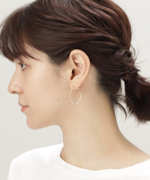 COCOSHNIK(ココシュニック)の「K10中空丸線 変形フープピアス大(ピアス(両耳用)・レディース・ホワイト系その他7・00)」の8枚目の写真