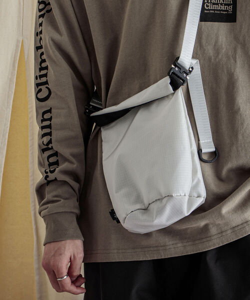 GLOSTER(グロスター)の「【GLOSTER/グロスター】コーデュラリップ ポーチS(ショルダーバッグ・メンズ・ブラック/ライトグレー・FREE)」の13枚目の写真