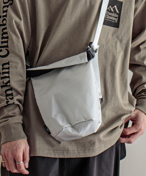 GLOSTER(グロスター)の「【GLOSTER/グロスター】コーデュラリップ ポーチS(ショルダーバッグ・メンズ・ブラック/ライトグレー・FREE)」の12枚目の写真