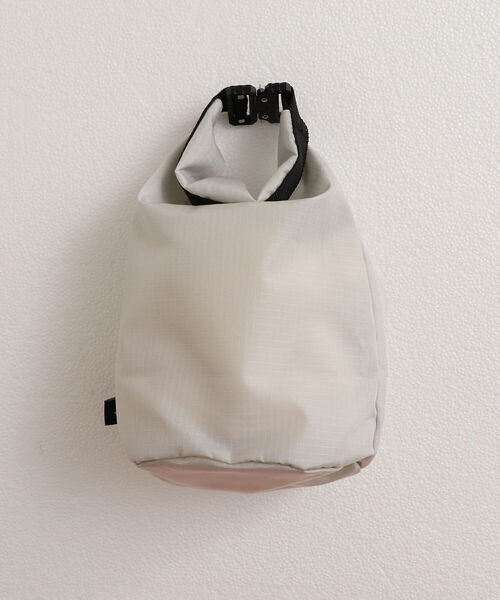 GLOSTER(グロスター)の「【GLOSTER/グロスター】コーデュラリップ ポーチS(ショルダーバッグ・メンズ・ブラック/ライトグレー・FREE)」の8枚目の写真