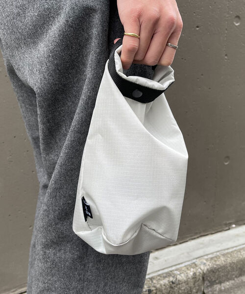 GLOSTER(グロスター)の「【GLOSTER/グロスター】コーデュラリップ ポーチS(ショルダーバッグ・メンズ・ブラック/ライトグレー・FREE)」の6枚目の写真