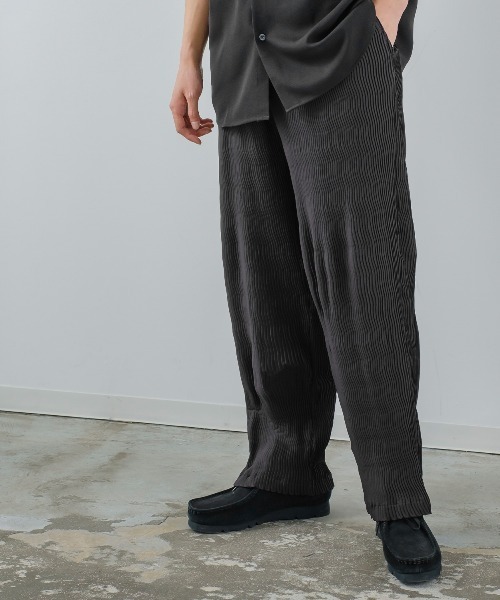 improves（インプローブス）の「ランダムプリーツ ワイド イージーパンツ（その他パンツ・メンズ・ブラック/ベージュ・LARGE/MEDIUM）」の3枚目の写真