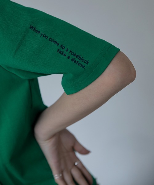 VACANCY（ヴァカンシー）の「ロゴ刺繍パイピングTシャツ/新色追加（Tシャツ/カットソー・レディース・ホワイト/ブラック/ベージュ/ブルー/レッド・FREE）」の16枚目の写真