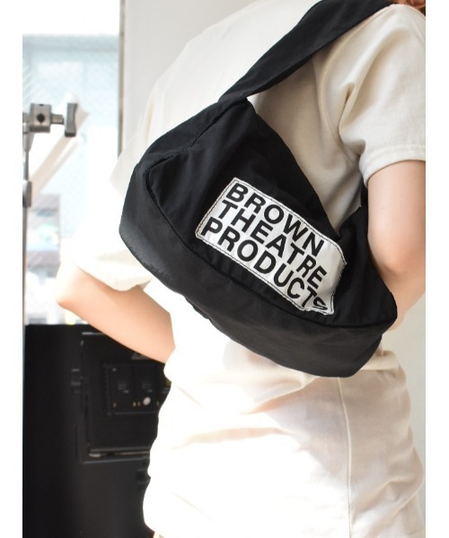 THEATRE PRODUCTS(シアタープロダクツ)の「STICKER LABEL SQUALEBAG/ステッカーラベルスクエアバッグ(ハンドバッグ・レディース・ブラック/アイボリー・FREE)」の3枚目の写真