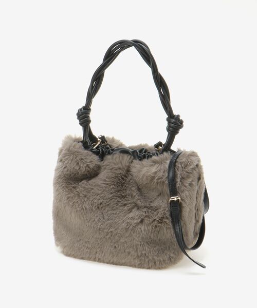 le.coeur blanc（ルクールブラン）の「ツイストハンドルファー2WAYバッグ（ショルダーバッグ・レディース・ベージュ/グレイッシュベージュ・FREE）」の3枚目の写真