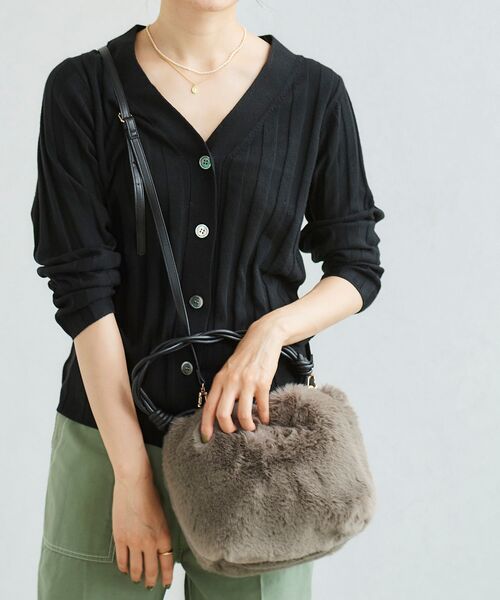 le.coeur blanc（ルクールブラン）の「ツイストハンドルファー2WAYバッグ（ショルダーバッグ・レディース・ベージュ/グレイッシュベージュ・FREE）」の9枚目の写真