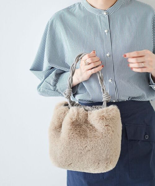 le.coeur blanc（ルクールブラン）の「ツイストハンドルファー2WAYバッグ（ショルダーバッグ・レディース・ベージュ/グレイッシュベージュ・FREE）」の14枚目の写真