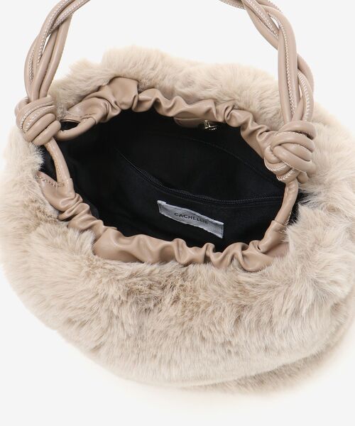 le.coeur blanc（ルクールブラン）の「ツイストハンドルファー2WAYバッグ（ショルダーバッグ・レディース・ベージュ/グレイッシュベージュ・FREE）」の22枚目の写真