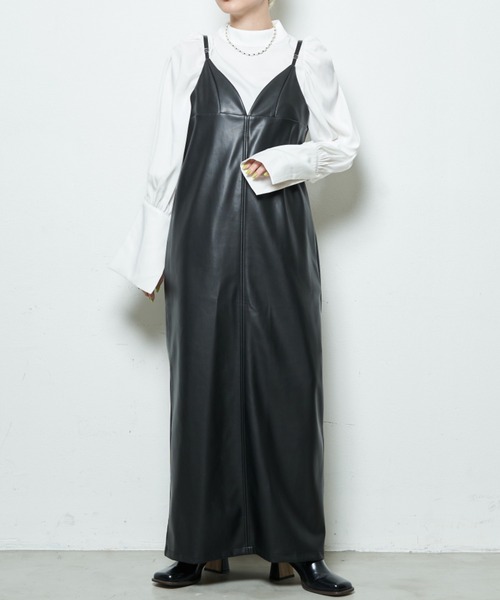 Solace(ソレイス)の「レザーレディキャミワンピース(ワンピース・レディース・ブラック・L/M)」の2枚目の写真